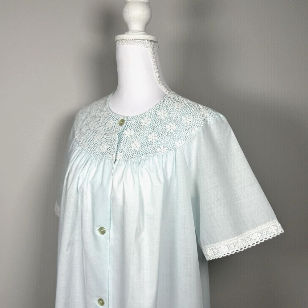 Vintage Baby Blue Housecoat Robe Lace‎ Floral Cottagecore Prairie Button Front